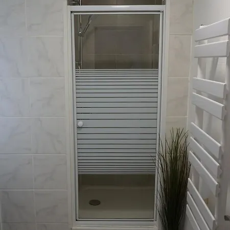 3 Bedrooms - Spacious And Friendly - City Center Apartament *