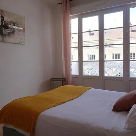 3 Bedrooms - Spacious And Friendly - City Center Apartament *