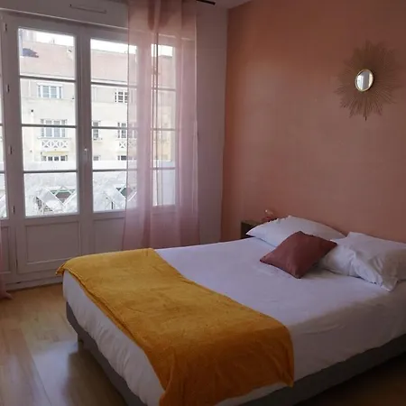 3 Bedrooms - Spacious And Friendly - City Center *