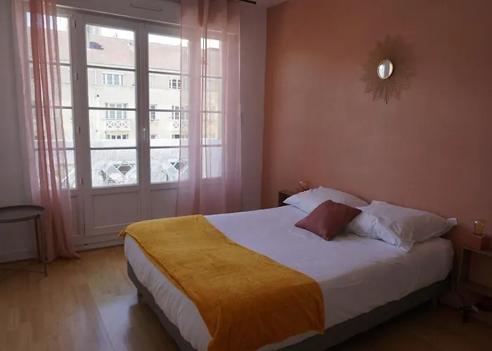 3 Bedrooms - Spacious And Friendly - City Center *